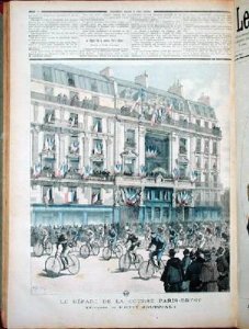 The start of the Paris Brest bicycle race in front of the offices of Le Petit Journal